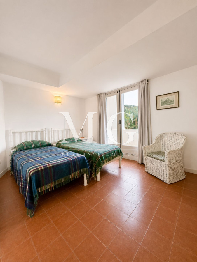 Apartamento ID.1576 - Dúplex con gran potencial, vista al mar y espacios amplios en una ubicación privilegiada.