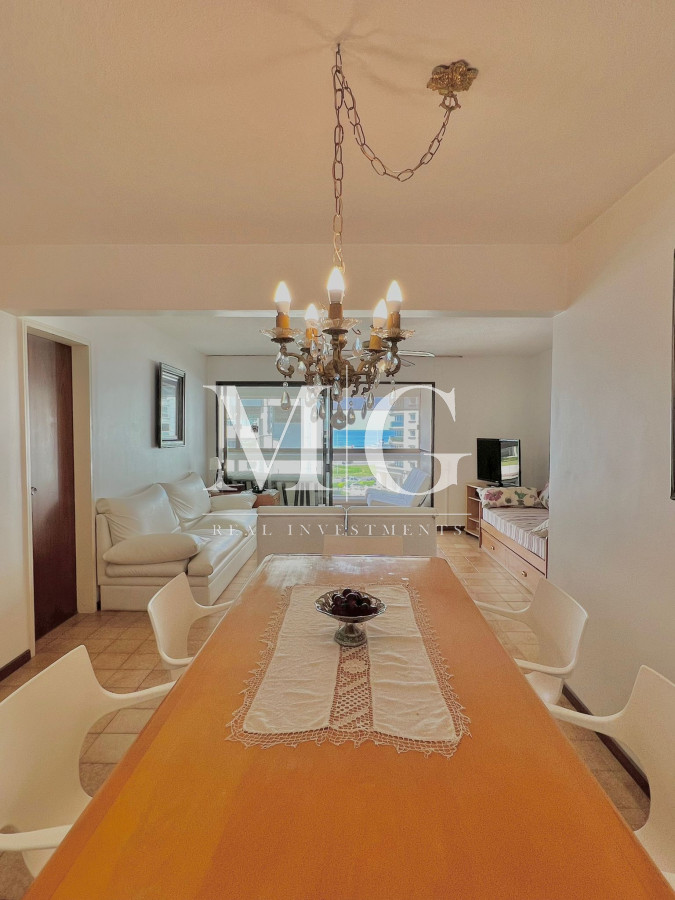 Apartamento ID.278 - Venta Apartamento 2 dormitorios frente al mar Edificio con servicios