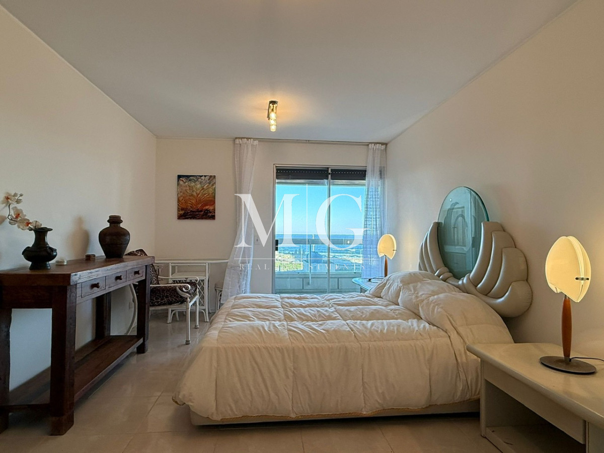 Apartamento ID.1483 - Alquiler Anual Edificio Torreon 3 dormitorios + dependencia con parrillero propio