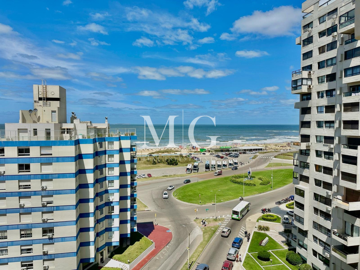 Apartamento ID.1153 - PENINSULTA PISO ALTO CON VISTA AL MAR, 3 DORMITORIOS + DEPENDENCIA, COCHERA SUBSUELO CON BAULERA 