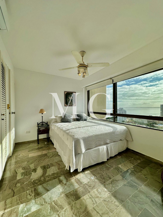 Apartamento ID.984 - BRAVA PISO ALTO 3 DORMITORIOS + DEP. COCHERA SUBSUELO, SERVICIOS
