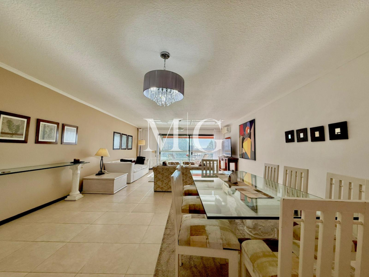 Apartamento ID.1408 - Alquiler Anual Edificio Torreon 3 dormitorios + dependencia, cochera. Gc incluidos!