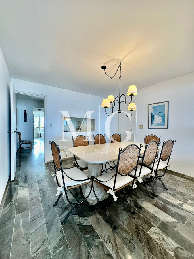 Apartamento ID.984 - BRAVA PISO ALTO 3 DORMITORIOS + DEP. COCHERA SUBSUELO, SERVICIOS