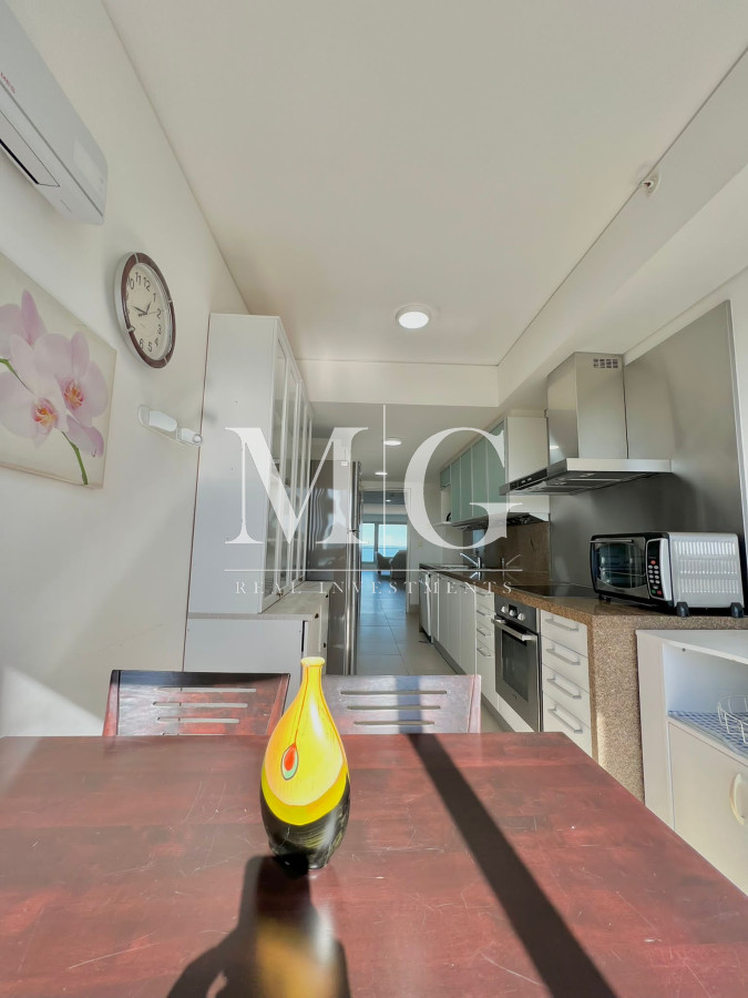 Apartamento ID.285 - Venta Apartamento 2 dorm + dep.servicio primera linea con vista al mar, Edificio con servicios