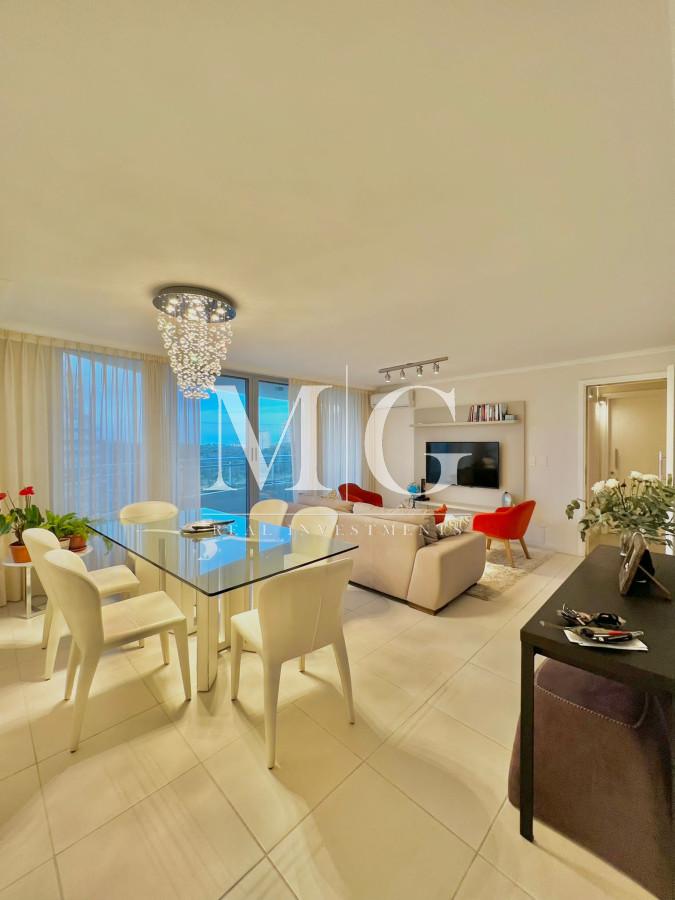 Apartamento ID.419 - Venta Apartamento 2 dormitorios Brava con vista al Mar, Edificio con todos los servicios