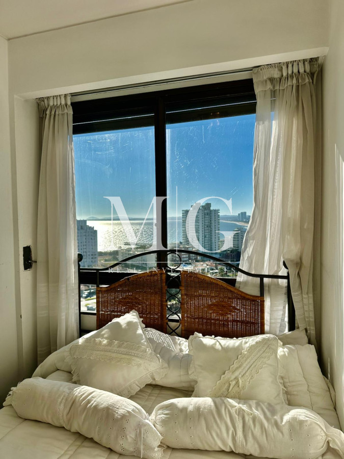 Apartamento ID.984 - BRAVA PISO ALTO 3 DORMITORIOS + DEP. COCHERA SUBSUELO, SERVICIOS