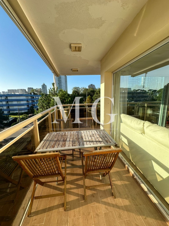Apartamento ID.584 - Venta Apartamento 2 dormitorios zona Brava a 1 cuadra del mar 