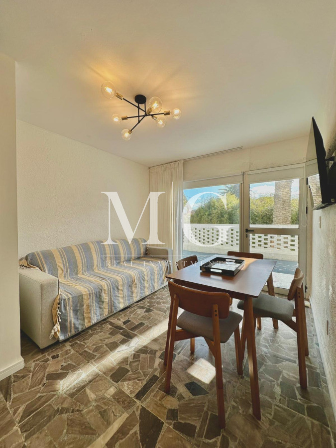 Apartamento ID.1472 - Peninsula 1 dormitorio definido con cochera. Bajos gastos comunes!