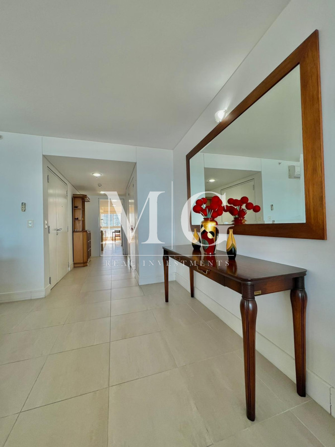 Apartamento ID.285 - Venta Apartamento 2 dorm + dep.servicio primera linea con vista al mar, Edificio con servicios