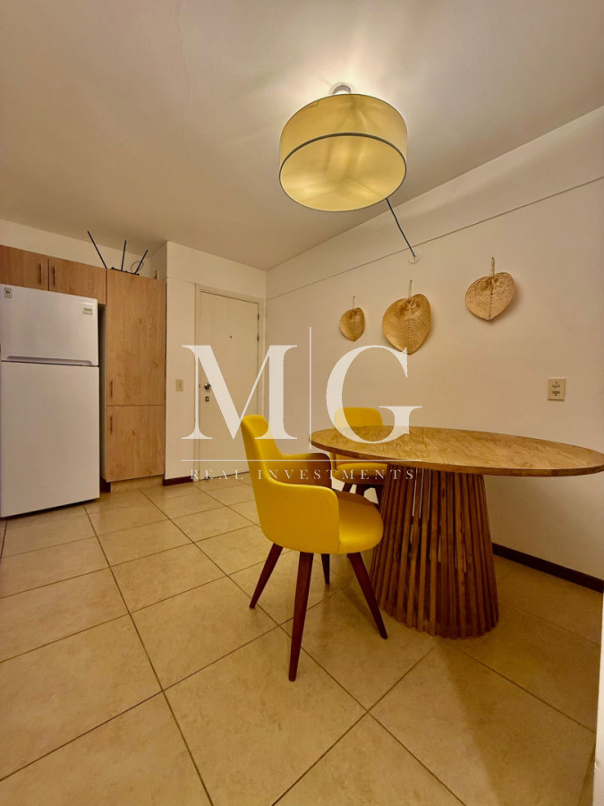 Apartamento ID.1556 - Alquiler Anual Península con vista a la Brava; 4 dormitorios, cochera doble; parrillero 