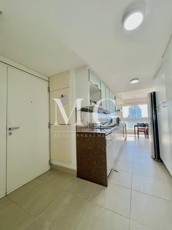 Apartamento ID.285 - Venta Apartamento 2 dorm + dep.servicio primera linea con vista al mar, Edificio con servicios
