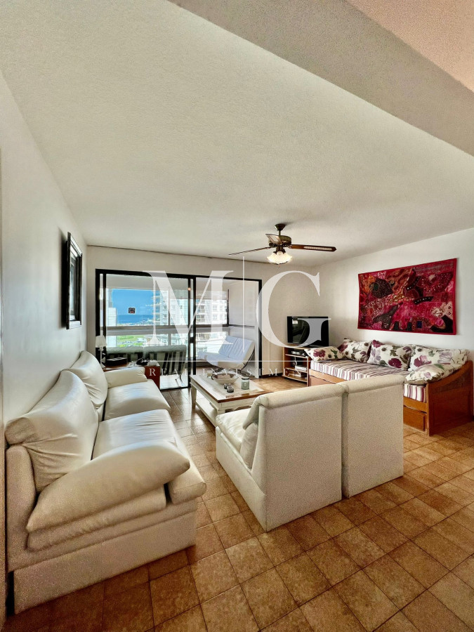 Apartamento ID.278 - Venta Apartamento 2 dormitorios frente al mar Edificio con servicios