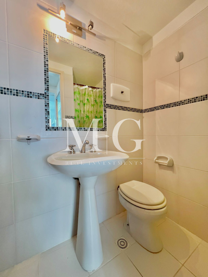 Apartamento ID.278 - Venta Apartamento 2 dormitorios frente al mar Edificio con servicios