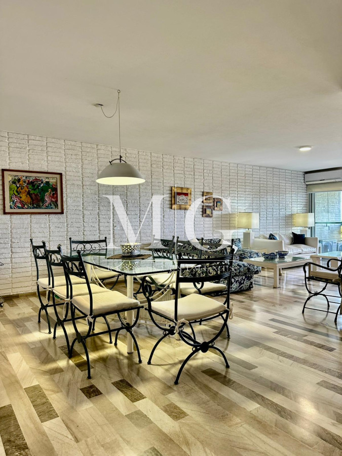 Apartamento ID.1244 - Mansa 3 dormitorios con cochera a pasos del Mar