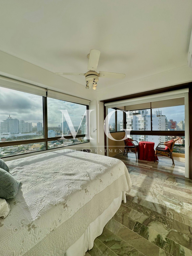 Apartamento ID.984 - BRAVA PISO ALTO 3 DORMITORIOS + DEP. COCHERA SUBSUELO, SERVICIOS