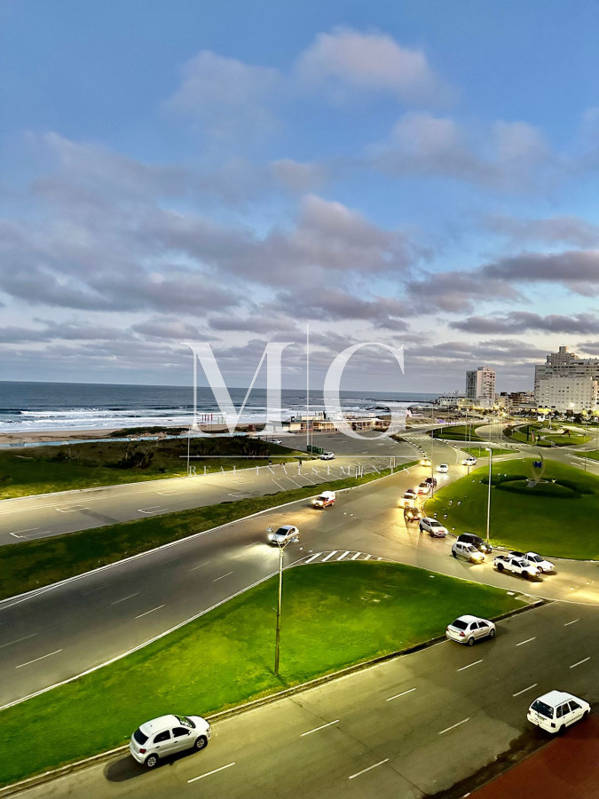 Apartamento ID.760 - Primera linea con vista a playa Brava, 2 dormitorios