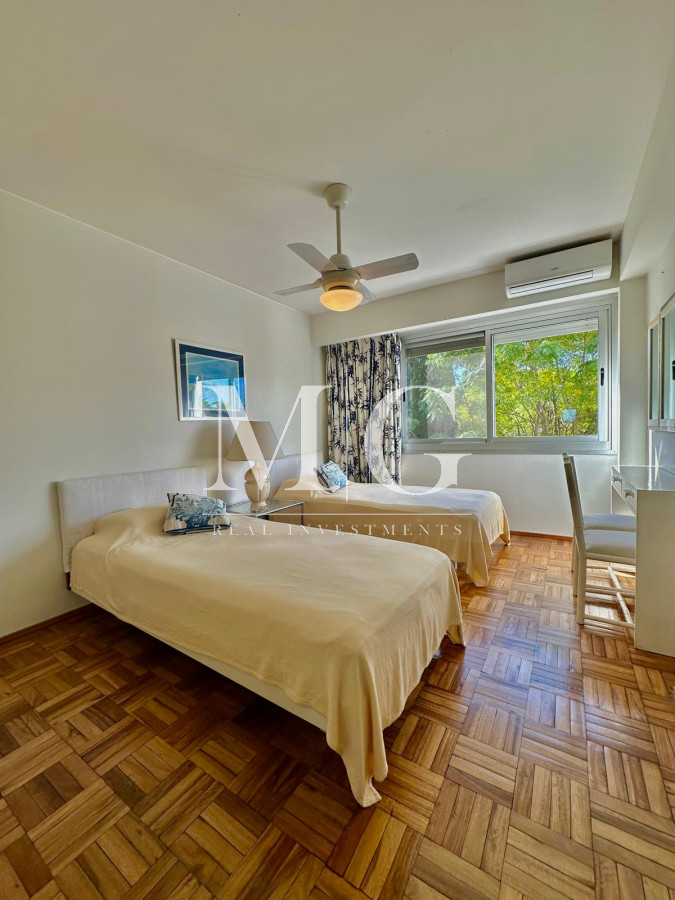 Apartamento ID.1244 - Mansa 3 dormitorios con cochera a pasos del Mar