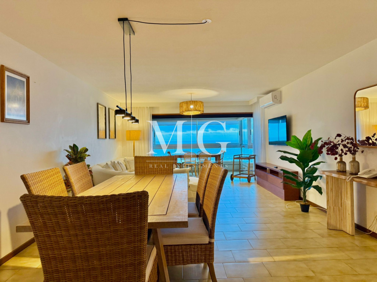 Apartamento ID.1556 - Alquiler Anual Península con vista a la Brava; 4 dormitorios, cochera doble; parrillero 