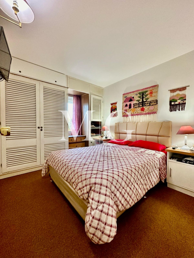 Apartamento ID.979 - Mansa 1 y 1/2 dormitorios en primera linea con cochera, Bajas expensas!