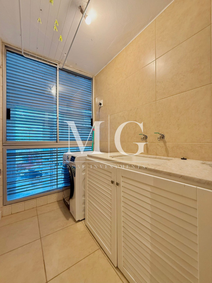Apartamento ID.1556 - Alquiler Anual Península con vista a la Brava; 4 dormitorios, cochera doble; parrillero 