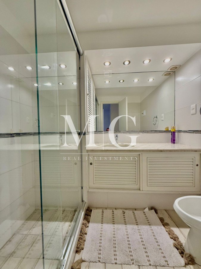 Apartamento ID.1556 - Alquiler Anual Península con vista a la Brava; 4 dormitorios, cochera doble; parrillero 