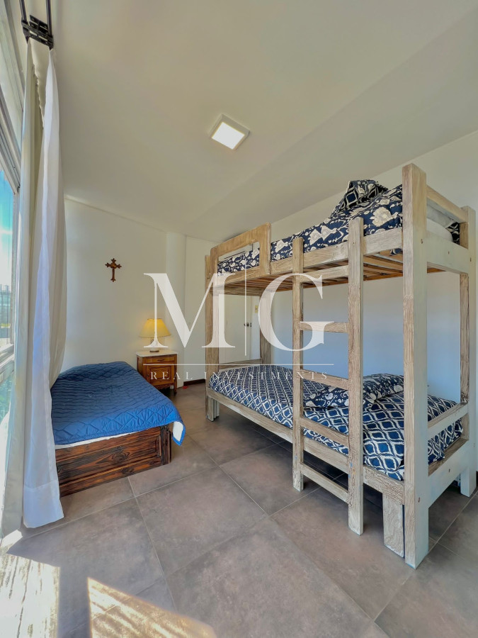 Apartamento ID.449 - ALQUILER ANUAL PENINSULA 3 DORMITORIOS, 3er PISO por ESCALERA
