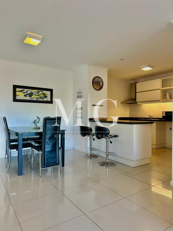 Apartamento ID.1286 - Zona Aidy Grill Playa Brava, 2 dormitorios con cochera. Edificio con servicios!