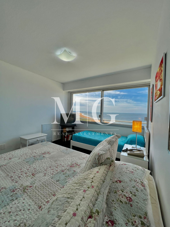Apartamento ID.322 - Venta Apartamento 3 dorm. + dependencia con vista al mar