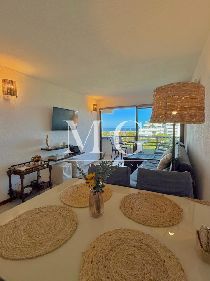 Apartamento ID.990 - Aidy Grill Apartamento en Venta a 100mt de Playa Brava, con cochera subsuelo!