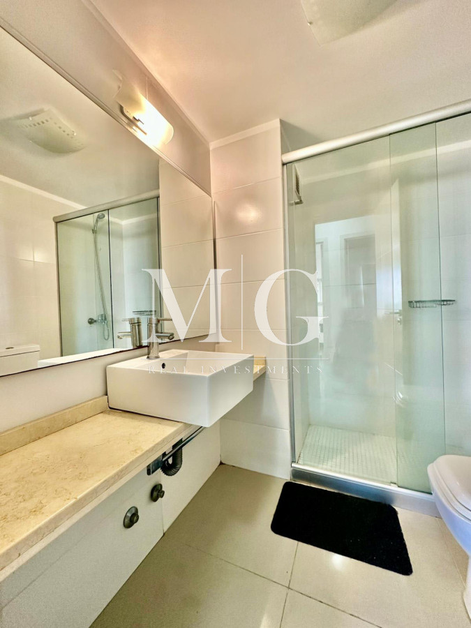 Apartamento ID.1286 - Zona Aidy Grill Playa Brava, 2 dormitorios con cochera. Edificio con servicios!
