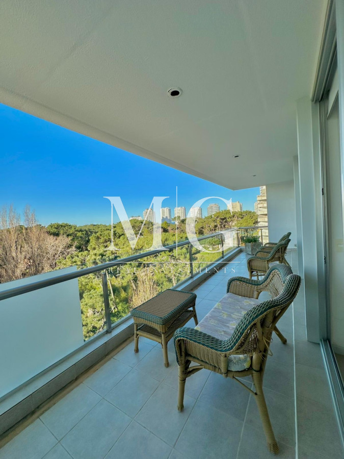 Apartamento ID.1287 - Aidy Grill a 500mt de Playa Brava, piso alto con cochera sub-suelo 