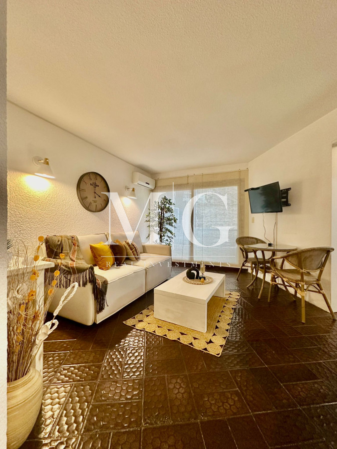 Apartamento ID.948 - BRAVA APARTAMENTO 1 Y 1/2 DORMITORIO CON COCHERA Y PARRILLERO!