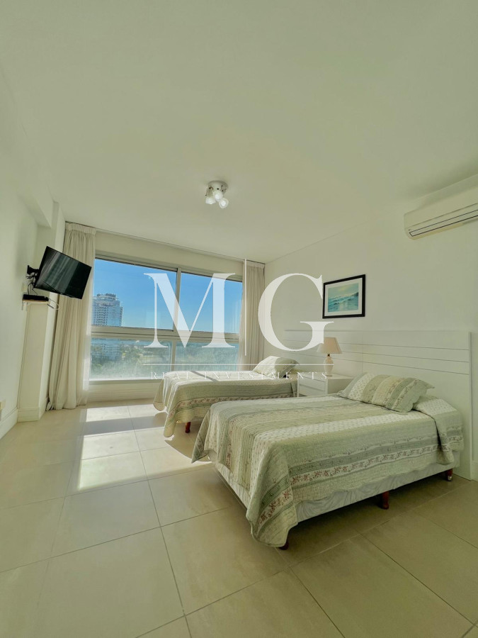 Apartamento ID.285 - Venta Apartamento 2 dorm + dep.servicio primera linea con vista al mar, Edificio con servicios