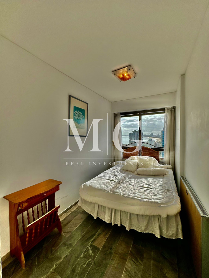 Apartamento ID.984 - BRAVA PISO ALTO 3 DORMITORIOS + DEP. COCHERA SUBSUELO, SERVICIOS