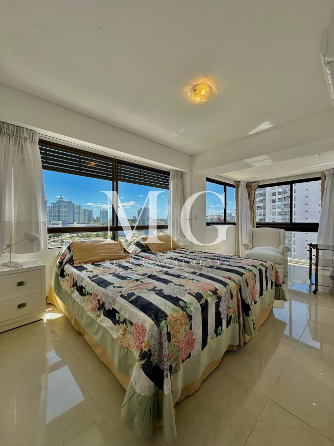 Apartamento ID.1153 - PENINSULTA PISO ALTO CON VISTA AL MAR, 3 DORMITORIOS + DEPENDENCIA, COCHERA SUBSUELO CON BAULERA 