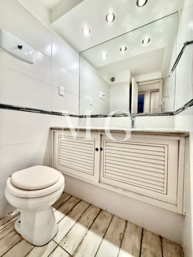 Apartamento ID.1556 - Alquiler Anual Península con vista a la Brava; 4 dormitorios, cochera doble; parrillero 