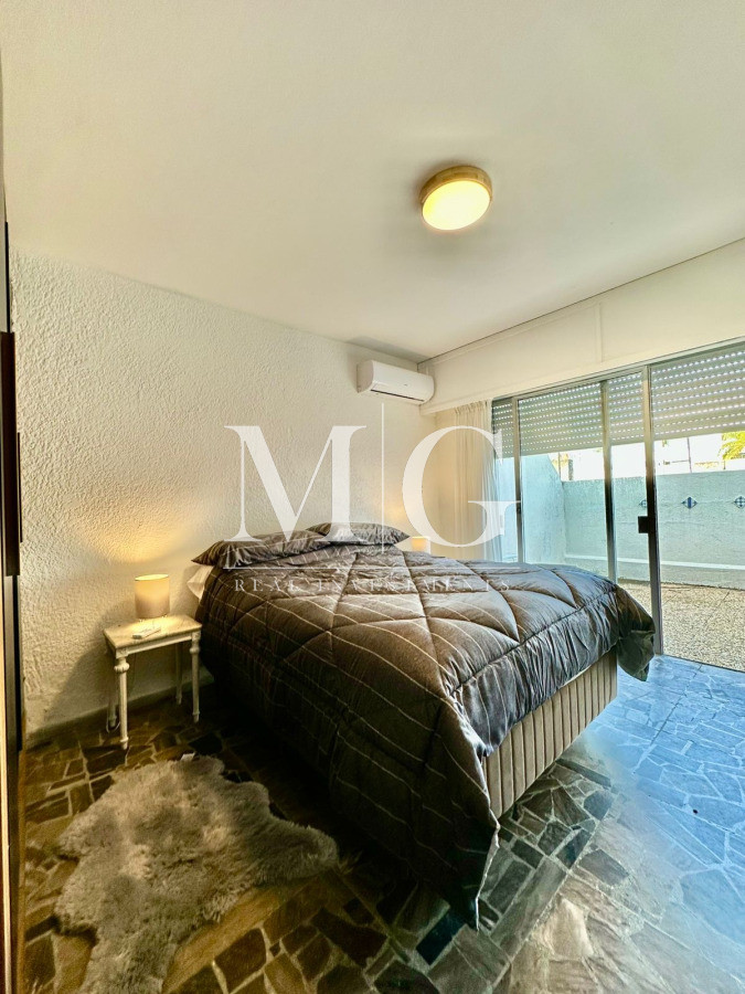 Apartamento ID.1472 - Peninsula 1 dormitorio definido con cochera. Bajos gastos comunes!