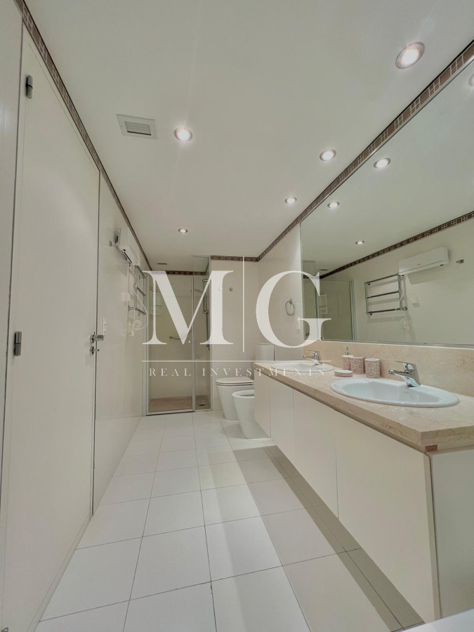 Apartamento ID.285 - Venta Apartamento 2 dorm + dep.servicio primera linea con vista al mar, Edificio con servicios