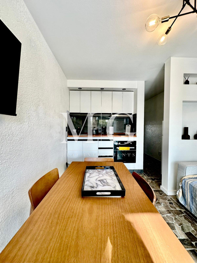 Apartamento ID.1472 - Peninsula 1 dormitorio definido con cochera. Bajos gastos comunes!