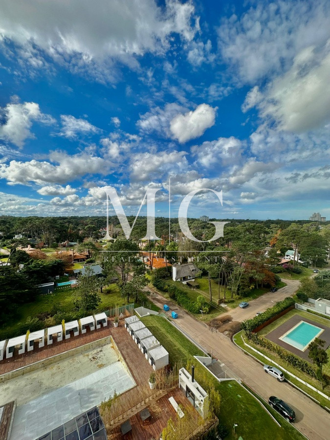 Apartamento ID.705 - Apartamento 2 dormitorios piso alto con excelente vista, Edificio con todos los servicios!