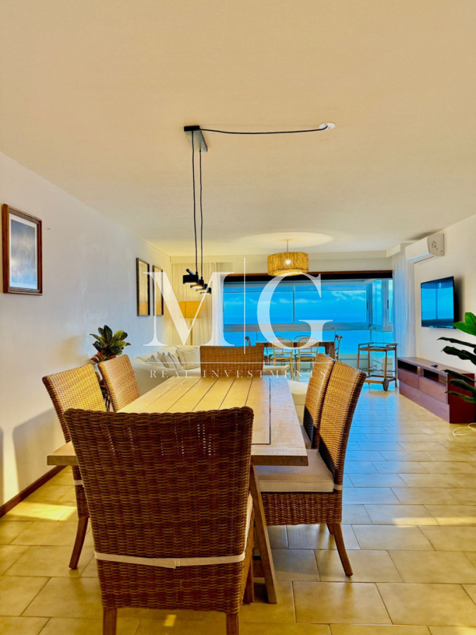 Apartamento ID.1556 - Alquiler Anual Península con vista a la Brava; 4 dormitorios, cochera doble; parrillero 