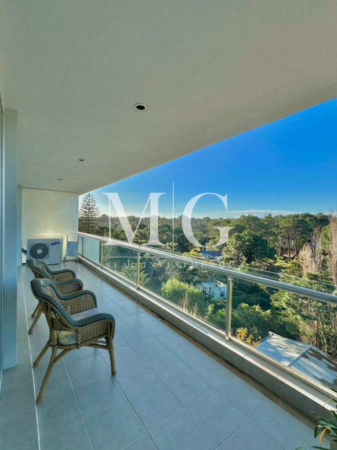 Apartamento ID.1287 - Aidy Grill a 500mt de Playa Brava, piso alto con cochera sub-suelo 