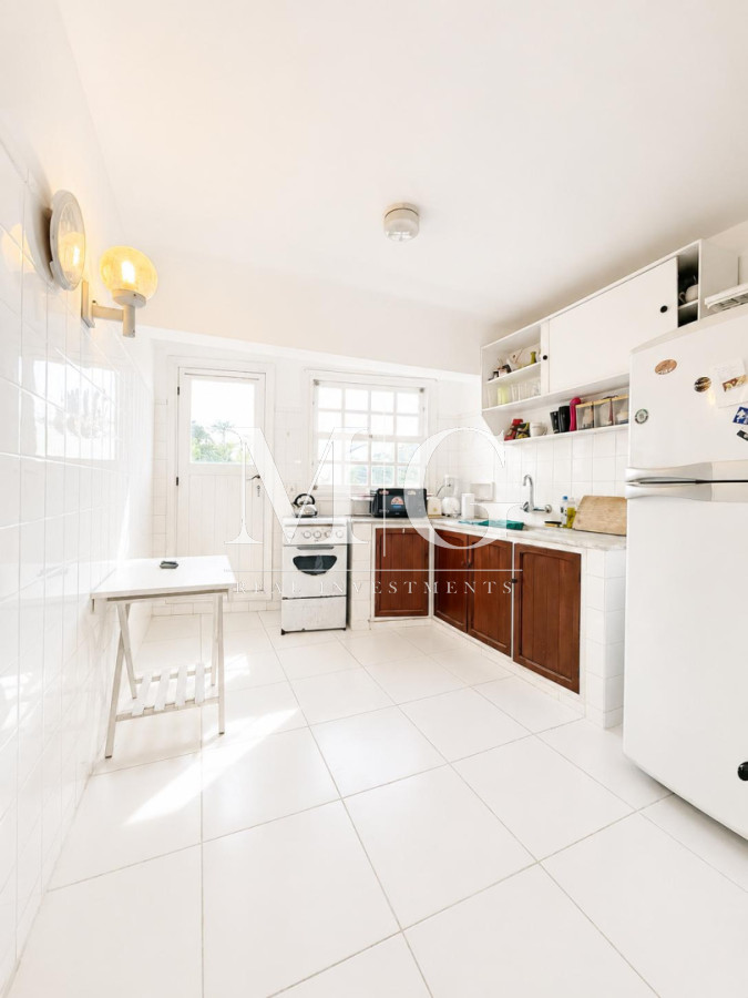 Apartamento ID.1576 - Dúplex con gran potencial, vista al mar y espacios amplios en una ubicación privilegiada.