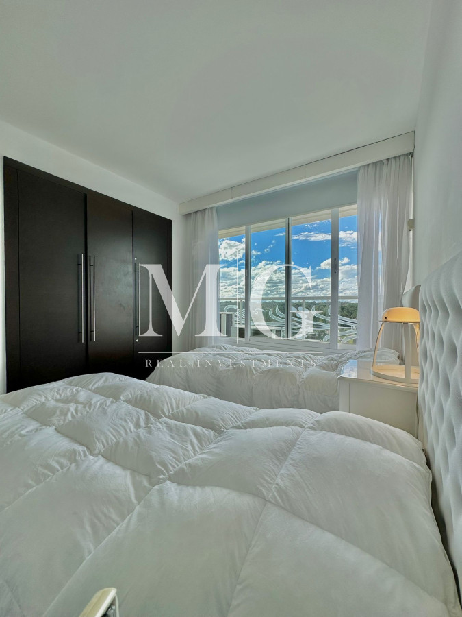 Apartamento ID.705 - Apartamento 2 dormitorios piso alto con excelente vista, Edificio con todos los servicios!