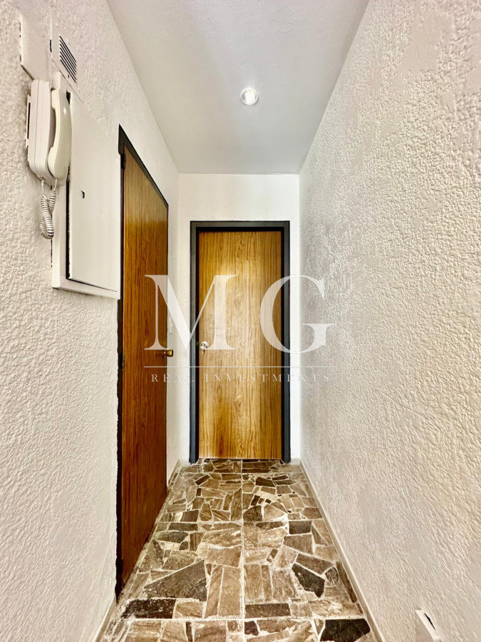 Apartamento ID.1472 - Peninsula 1 dormitorio definido con cochera. Bajos gastos comunes!