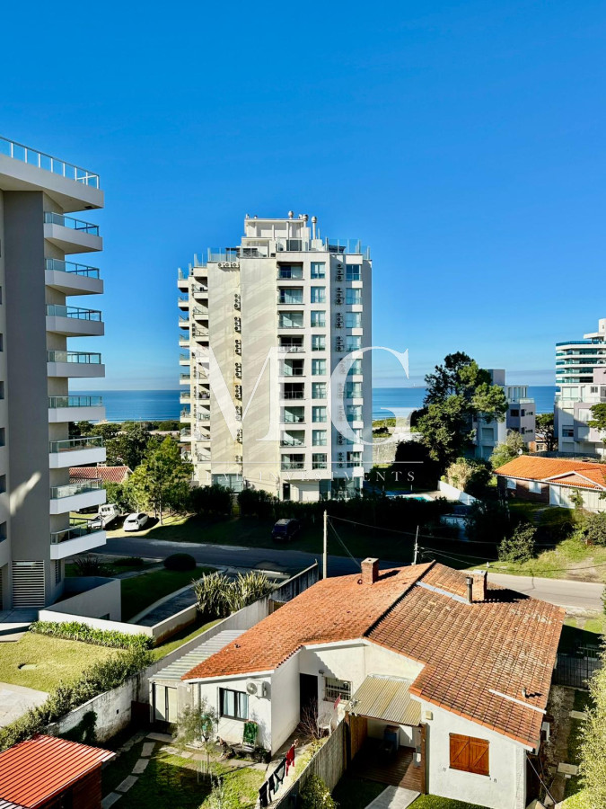 Apartamento ID.1286 - Zona Aidy Grill Playa Brava, 2 dormitorios con cochera. Edificio con servicios!