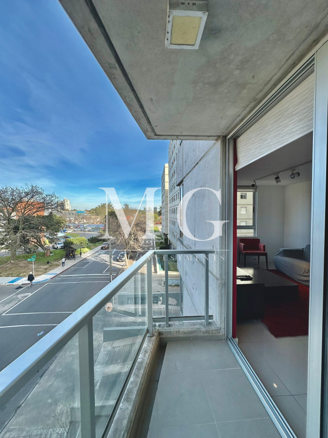 Apartamento ID.1360 - Alquiler Anual Torre Cardinal 3 dormitorios, cochera; Gc incluidos!