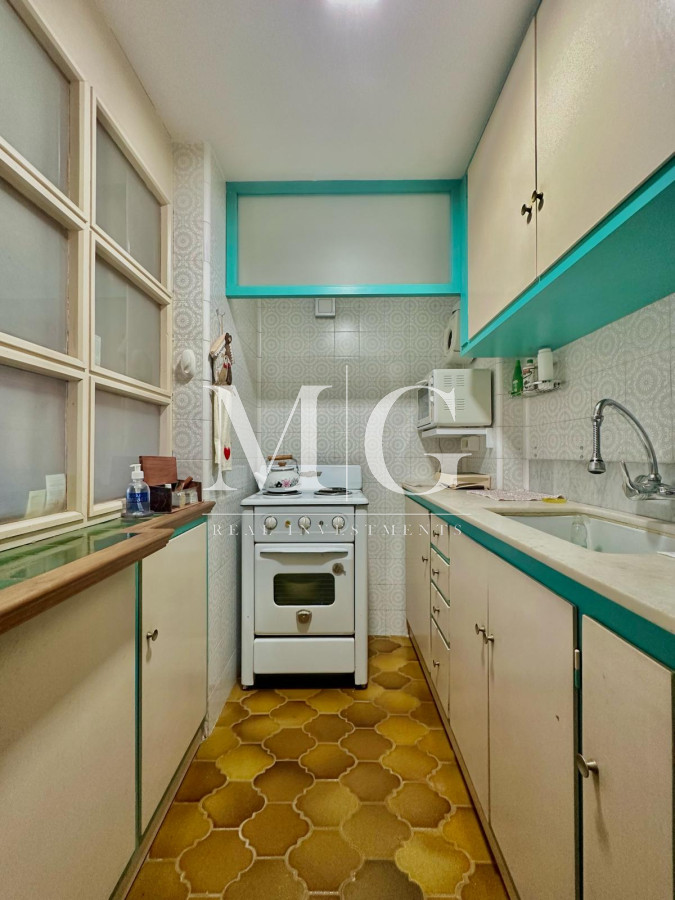 Apartamento ID.979 - Mansa 1 y 1/2 dormitorios en primera linea con cochera, Bajas expensas!