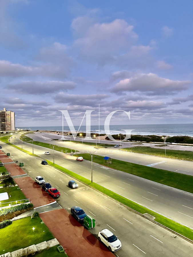 Apartamento ID.760 - Primera linea con vista a playa Brava, 2 dormitorios