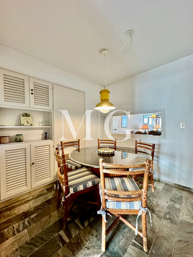 Apartamento ID.984 - BRAVA PISO ALTO 3 DORMITORIOS + DEP. COCHERA SUBSUELO, SERVICIOS
